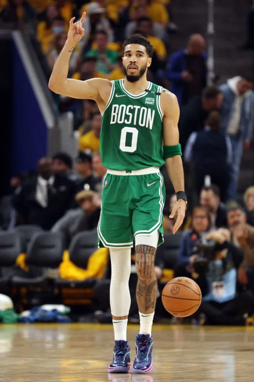 APP下载包含冲刺阶段浙江稠州备战NBA季后赛罗马队长鼓劲备战足总杯，这操作让人直呼：塔图姆与90激战掘金分钟的词条
